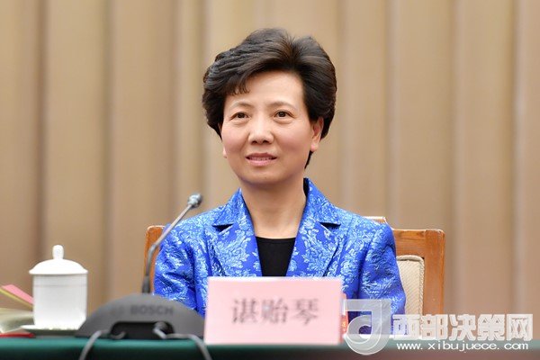 全國(guó)人大代表、貴州省委副書記、省長(zhǎng)諶貽琴發(fā)言