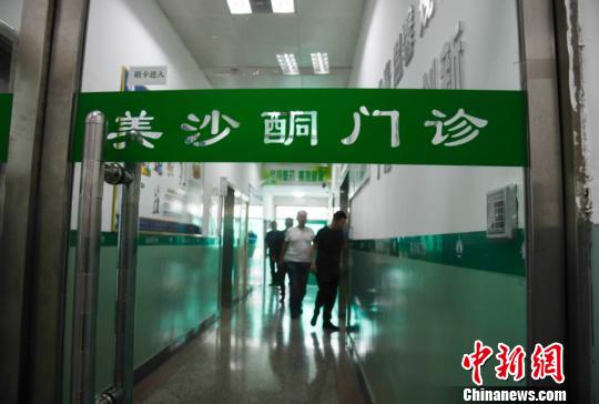 有數(shù)據(jù)顯示，十年來，山西省司法行政戒毒系統(tǒng)累計收治戒毒人員總數(shù)6萬余人。截至目前，在冊強制隔離戒毒人員、自愿戒毒人員、戒毒康復(fù)人員、美沙酮維持治療人員共1.2萬余人?！⊥踅ㄜ?攝