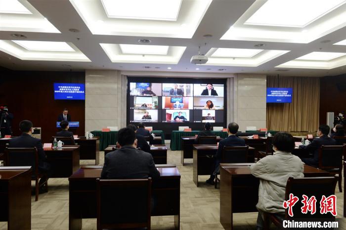 青羊區(qū)2020年重大項(xiàng)目在線集中簽約儀式現(xiàn)場。青羊區(qū)委宣傳部供圖