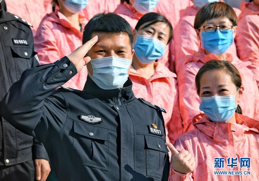 （習(xí)近平致敬的戰(zhàn)“疫”英雄·公安干警篇·圖文互動(dòng)）（1）他們，抗疫一線鑄警魂