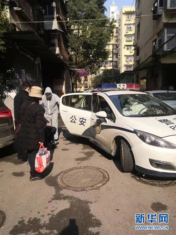 （習(xí)近平致敬的戰(zhàn)“疫”英雄·公安干警篇·圖文互動(dòng)）（5）他們，抗疫一線鑄警魂