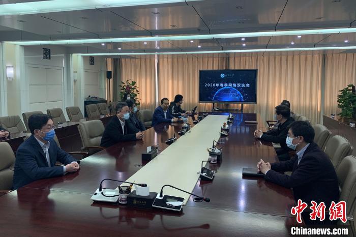 寧夏大學(xué)2020年春季首場綜合類“網(wǎng)絡(luò)雙選會”現(xiàn)場?！±钆迳?攝