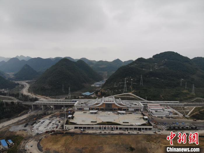 貴州省首條城際高速鐵路——安六鐵路開始聯(lián)調(diào)聯(lián)試。中國(guó)鐵路成都局集團(tuán)公司供圖