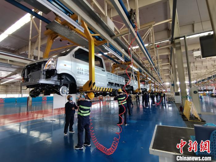 4月初，成功汽車全面復(fù)工復(fù)產(chǎn)。尤其是隨著疫情得到控制，該公司的生產(chǎn)力度也不斷加大?！「唢w 攝