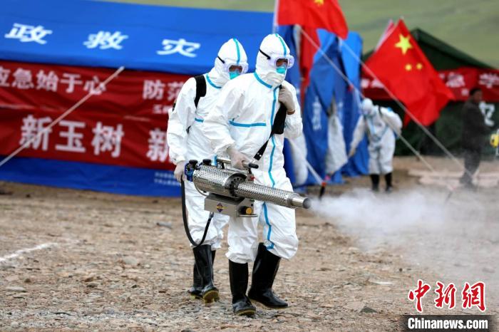 圖為進(jìn)行現(xiàn)場(chǎng)消毒。青海省應(yīng)急廳