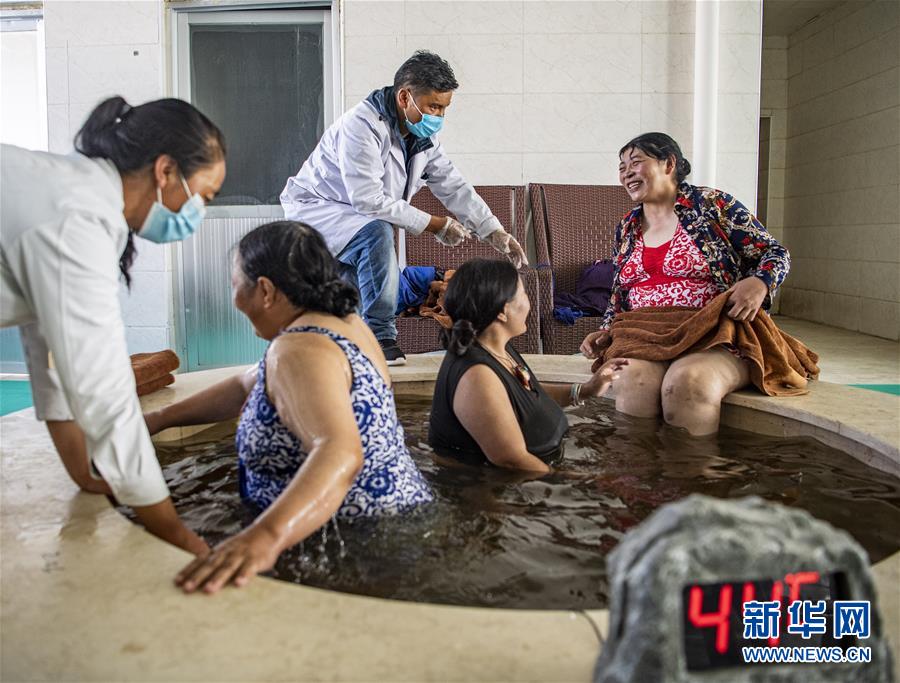 （新華全媒頭條·走向我們的小康生活·圖文互動(dòng)）（10）扎西德勒，我們的新家園——西藏易地扶貧搬遷搬出幸福美好新生活